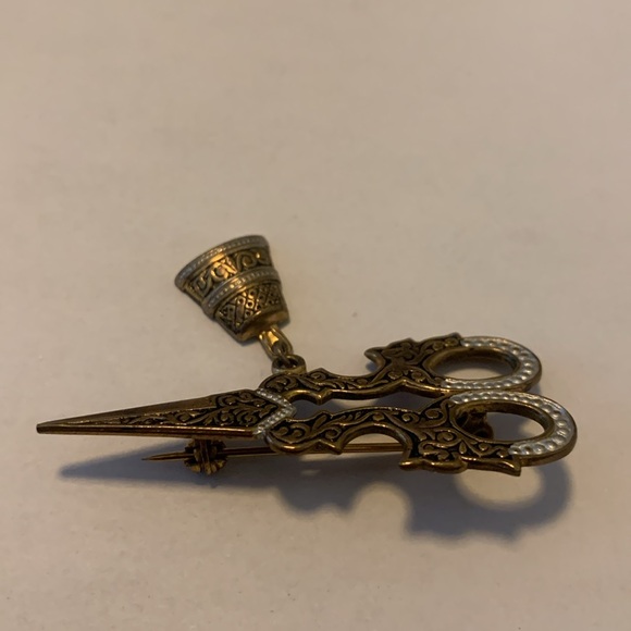 Vintage Thimble & Scissors Pin Brooch Sewing Seamstress - Picture 4 of 7